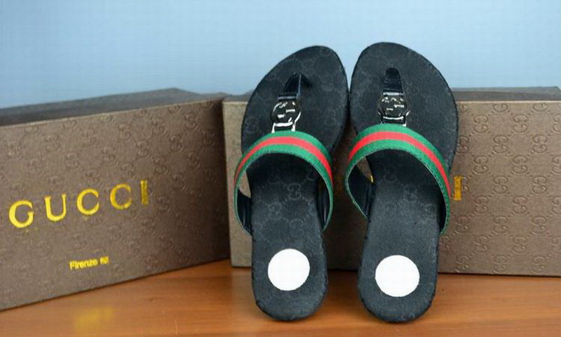 Gucci Slippers Woman--101